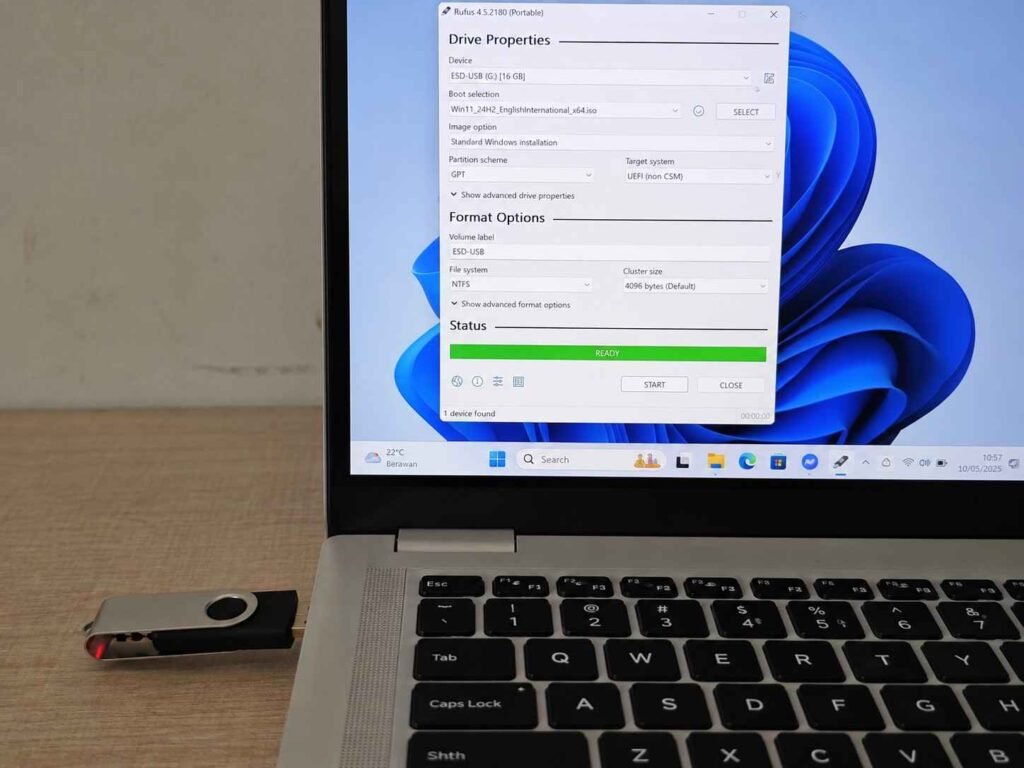 Ilustrasi cara membuat bootable flashdisk dengan Rufus menggunakan laptop
