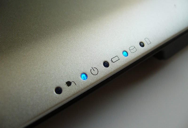 Kondisi laptop blank hitam padahal lampu indikator menyala aktif